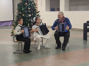 photo_5359335758063406443_y